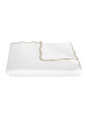 Matouk Lanai Scalloped Coverlet Cotton White/Tan KING